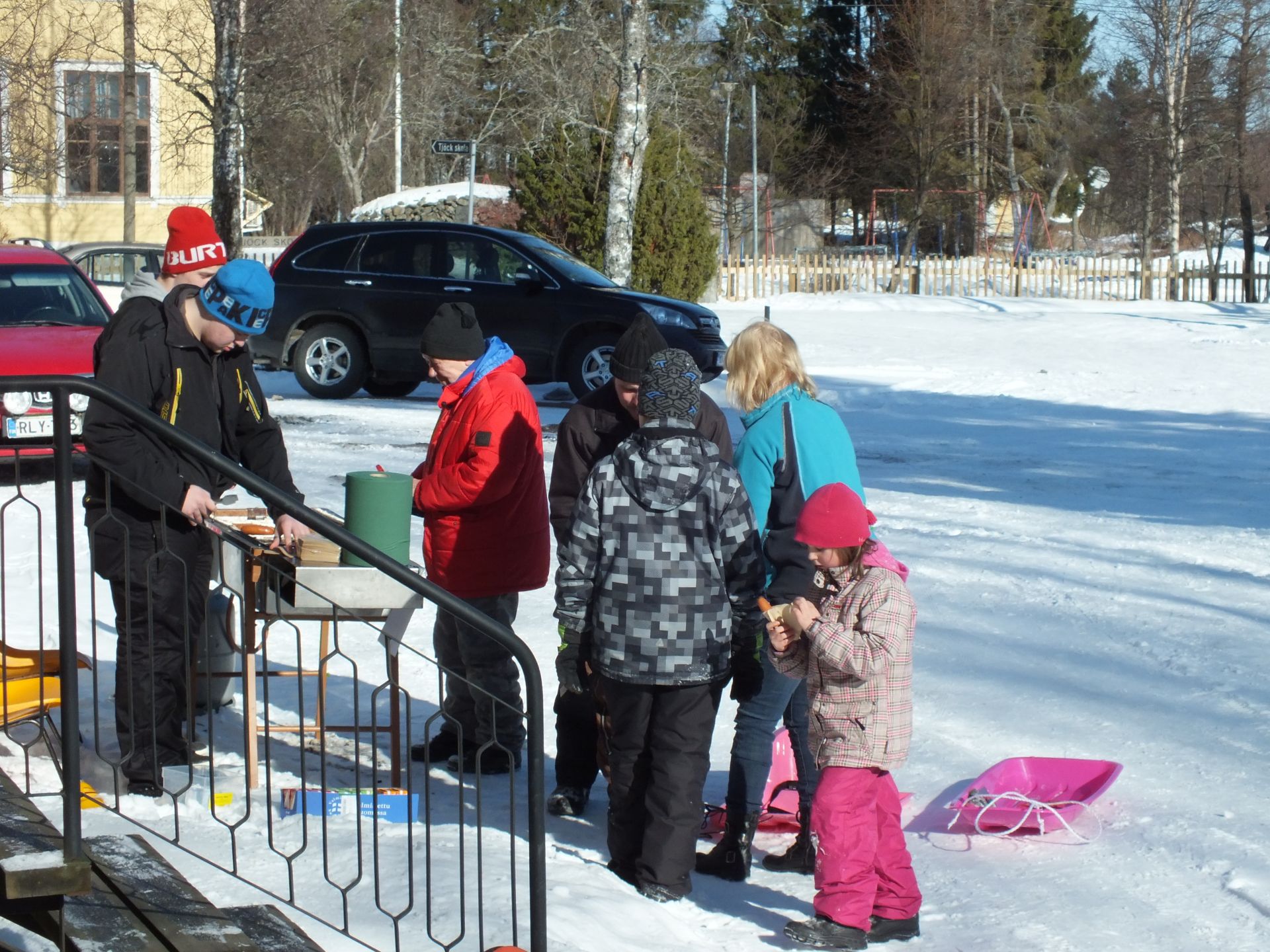 Barnens dag mars -13, korvgrillning